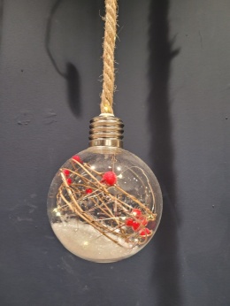 Kula szklana 12cm LED z czerwonymi owocami (ABT611760) bat.2*AA