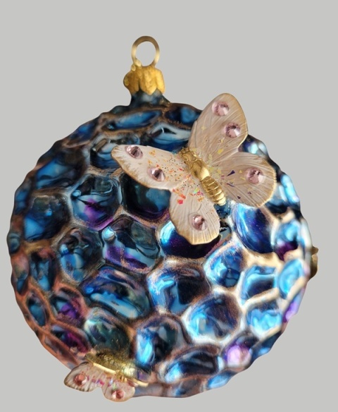 Bombka GlitterLab: Kula żłobiona opalizująca niebieska z motylami (5183NM)