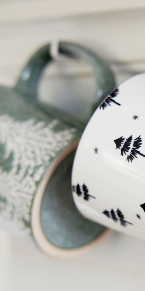 Green ceramic mug with Christmas trees (604062)