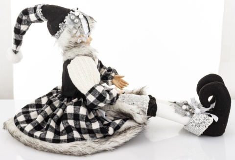 Elf sitting in a checkered coat (174416)