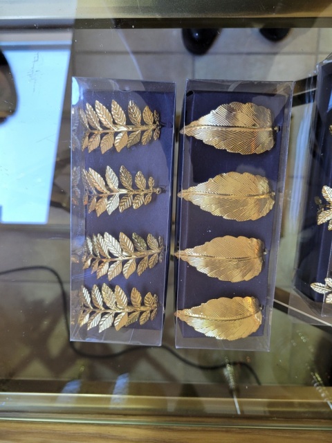 Kpl. 4 obrączki metalowe złote liście paproci (NB0262) fi3,5cm-20%