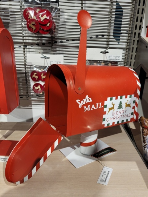 Metalowa skrzynka czerwona 36cm na listy na nodze (052128)-20%