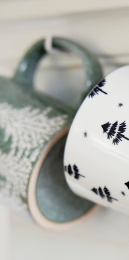 Green ceramic mug with Christmas trees (604062)