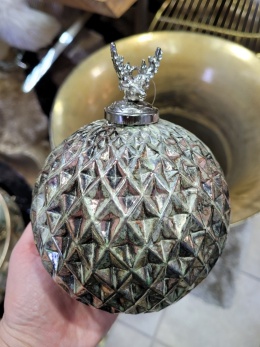 Bombka szklana 12cm srebrna starzona z głową renifera (IP0448)-20%