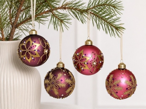 8 cm dark pink glass bauble with a gold flower and stones (071579)