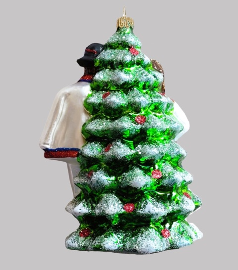 Bauble form: Highlander couple with a Christmas tree (64) SE