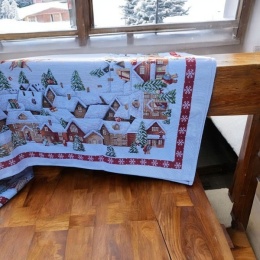Obrus Basic 140x240cm Zaprzęg Mikołaja nad miastem (123)