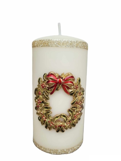 Ecru pillar candle 70x140 with wreath (163488)