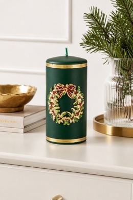 Green pillar candle 70x140 with wreath (163494)