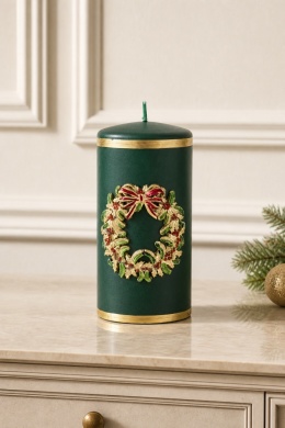 Green pillar candle 70x170 with wreath (163495)
