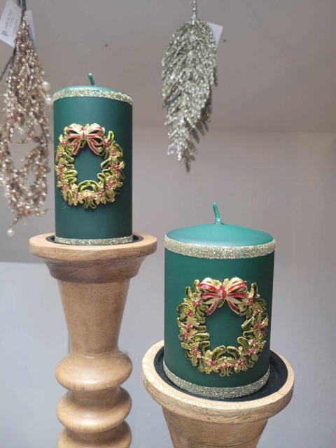 Green pillar candle 70x100 with wreath (BT0003-W-20; 163493)