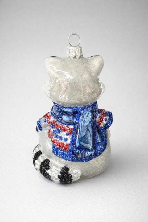 Shaped ornament: Raccoon in a winter sweater (107) SZ