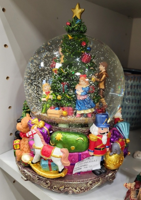 15 cm water globe with LED scene, swirling snow, and music box (131598) 2xAA batteries.