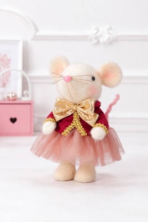 Mrs. Mouse in a purple dress (547707)