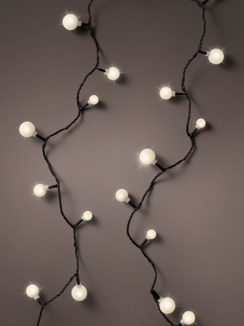 240-LED warm white globe lights, indoor/outdoor, length 18m (494647)