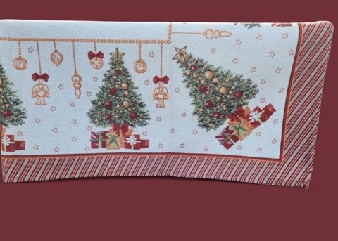 Obrus basic gobelin 140x240cm Choinka z prezentami (689)