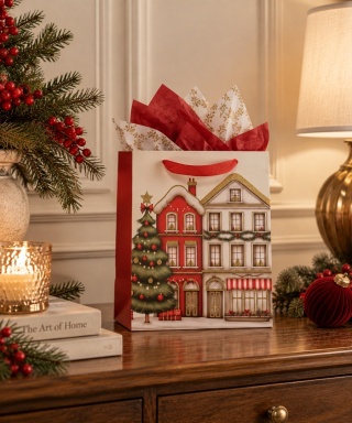Small townhouse with Christmas tree gift bag (374209)