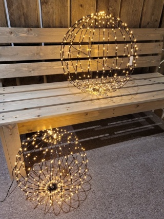 Kula metalowa 50cm ze światełkami 320LED ciepłe timer (AX2200220) wew/zew zasilacz