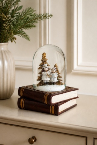 Water globe with children on books (172783)