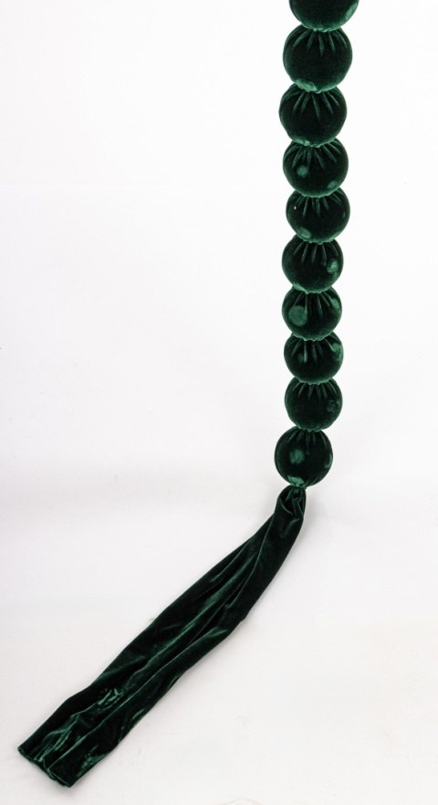 Velvet bauble garland, 6 cm, bottle green (186223)