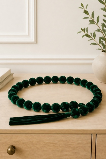 Velvet bauble garland, 6 cm, bottle green (186223)