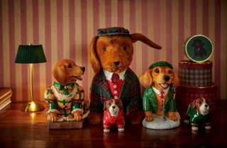 Dachshund with colorful LED lights, polyresin (480885)