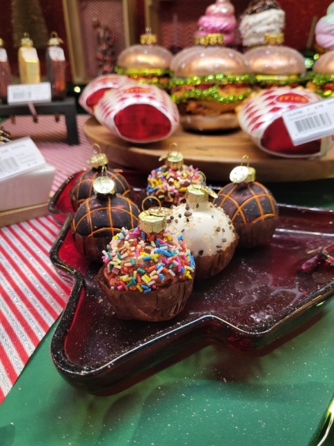 Bombka babeczka szklana biała z posypką (121431)