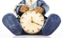 Teddy bear with a watch sitting in a blue suit, polyresin (180943)