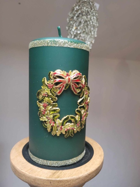 Świeca słupek zielony 80x140 z wiankiem (174218)