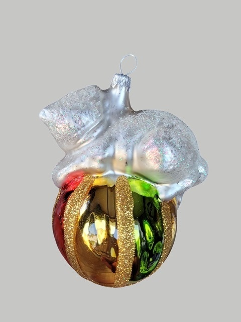 Bauble form: White cat on a colorful ball (248) D