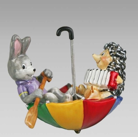 Komozja Christmas bauble: Hare and hedgehog in an umbrella (4928K00)