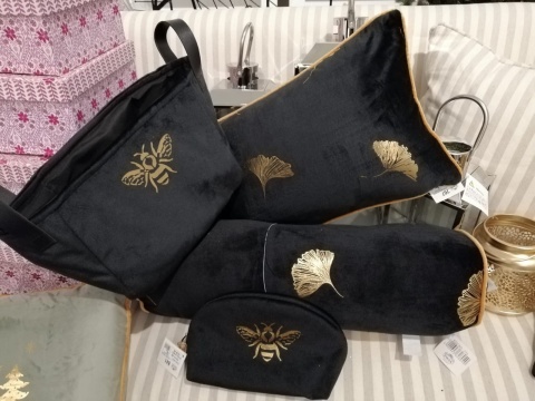 Koszyczek welurowy czarny ze złotą aplikacją 28*19*17cm (960) i skórkowymi rączkami